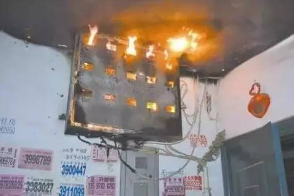 華盛消防炮塔：冬天過年氣氛可以火熱，但是別過火，引起火災(zāi)！